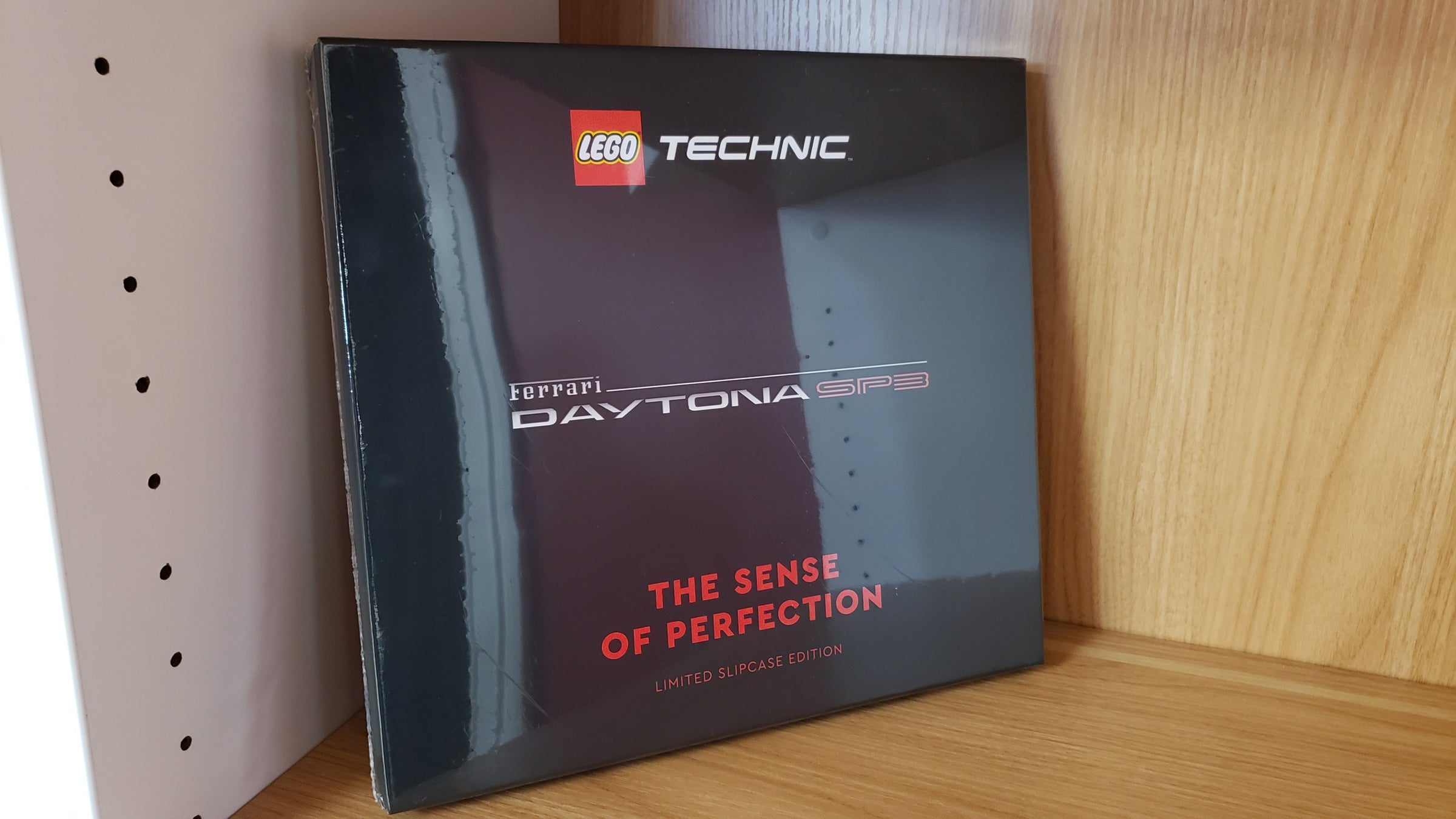 LEGO 5007418 Ferrari Daytona SP3: The Sense of Perfection Book